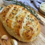 Pain à l’ail sans pétrir (recette pour une tasse)
